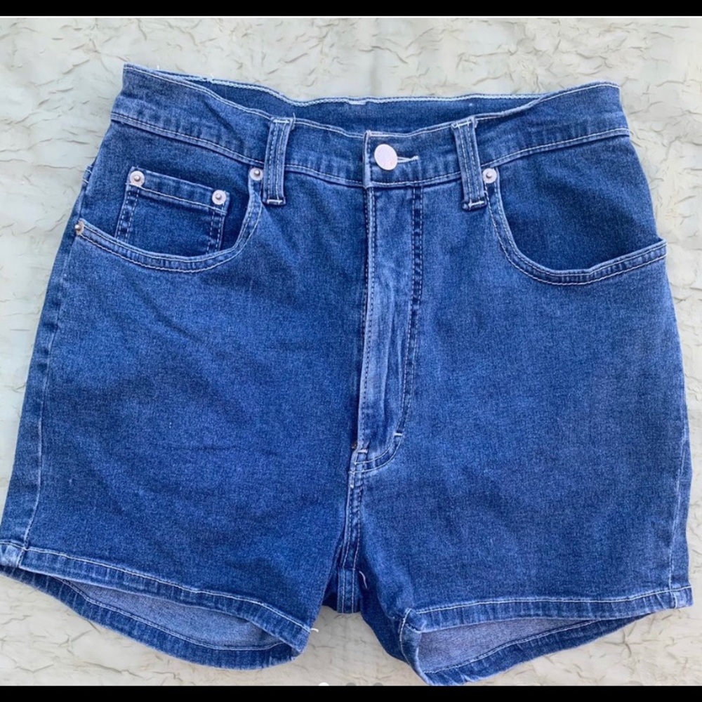 high waisted cute denim jean shorts! 

never worn